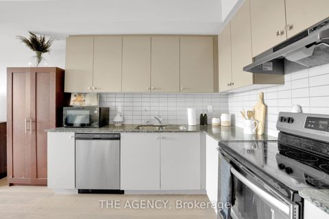 Photo 4 at 14 - 39 John Perkins Bull Drive, CFB, Toronto