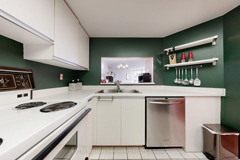 Photo 5 at 401 - 7460 Bathurst Street, Brownridge, Vaughan