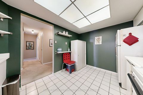 Photo 6 at 401 - 7460 Bathurst Street, Brownridge, Vaughan