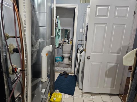 Photo 4 at Unit 78 - 2901 Jane Street, Jane Heights, Toronto
