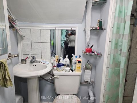 Photo 5 at Unit 78 - 2901 Jane Street, Jane Heights, Toronto
