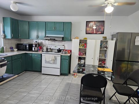Photo 9 at Unit 78 - 2901 Jane Street, Jane Heights, Toronto