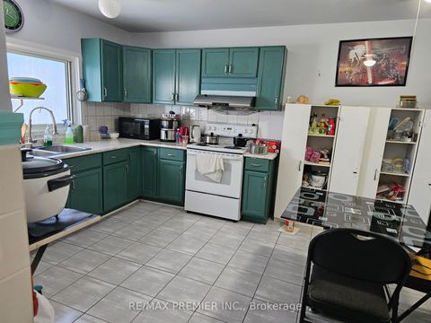 Photo 10 at Unit 78 - 2901 Jane Street, Jane Heights, Toronto