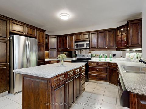 Photo 13 at 8 Coburg Crescent, Langstaff, Richmond Hill