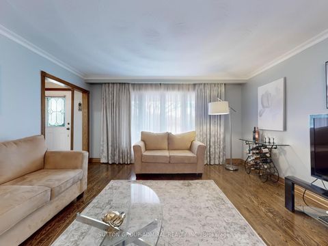 Photo 5 at 36 Bluehaven Crescent, Humbermede, Toronto