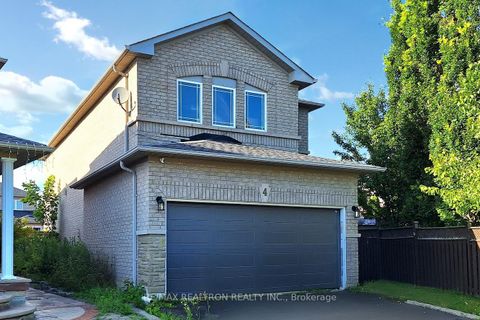Photo 1 at 4 Kalmar Crescent, Oak Ridges, Richmond Hill Photo 1 at 4 Kalmar Crescent, Oak Ridges, Richmond Hill