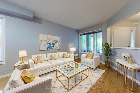 Photo 2 at 4 Kalmar Crescent, Oak Ridges, Richmond Hill