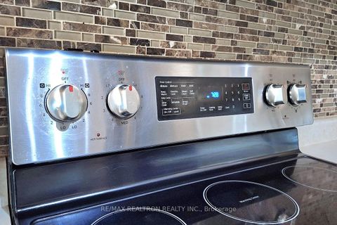 Photo 10 at 4 Kalmar Crescent, Oak Ridges, Richmond Hill