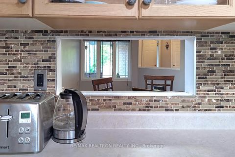 Photo 11 at 4 Kalmar Crescent, Oak Ridges, Richmond Hill Photo 11 at 4 Kalmar Crescent, Oak Ridges, Richmond Hill