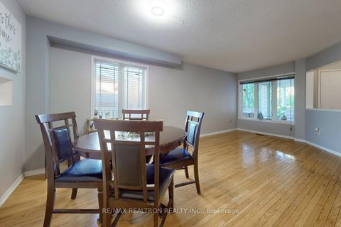 Photo 17 at 4 Kalmar Crescent, Oak Ridges, Richmond Hill Photo 17 at 4 Kalmar Crescent, Oak Ridges, Richmond Hill