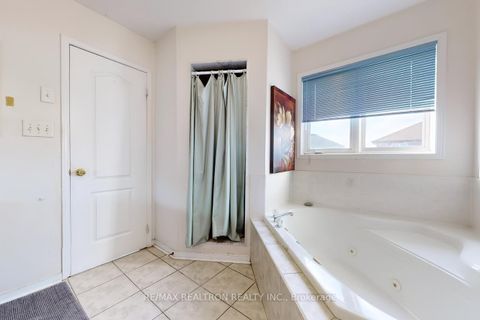 Photo 29 at 4 Kalmar Crescent, Oak Ridges, Richmond Hill