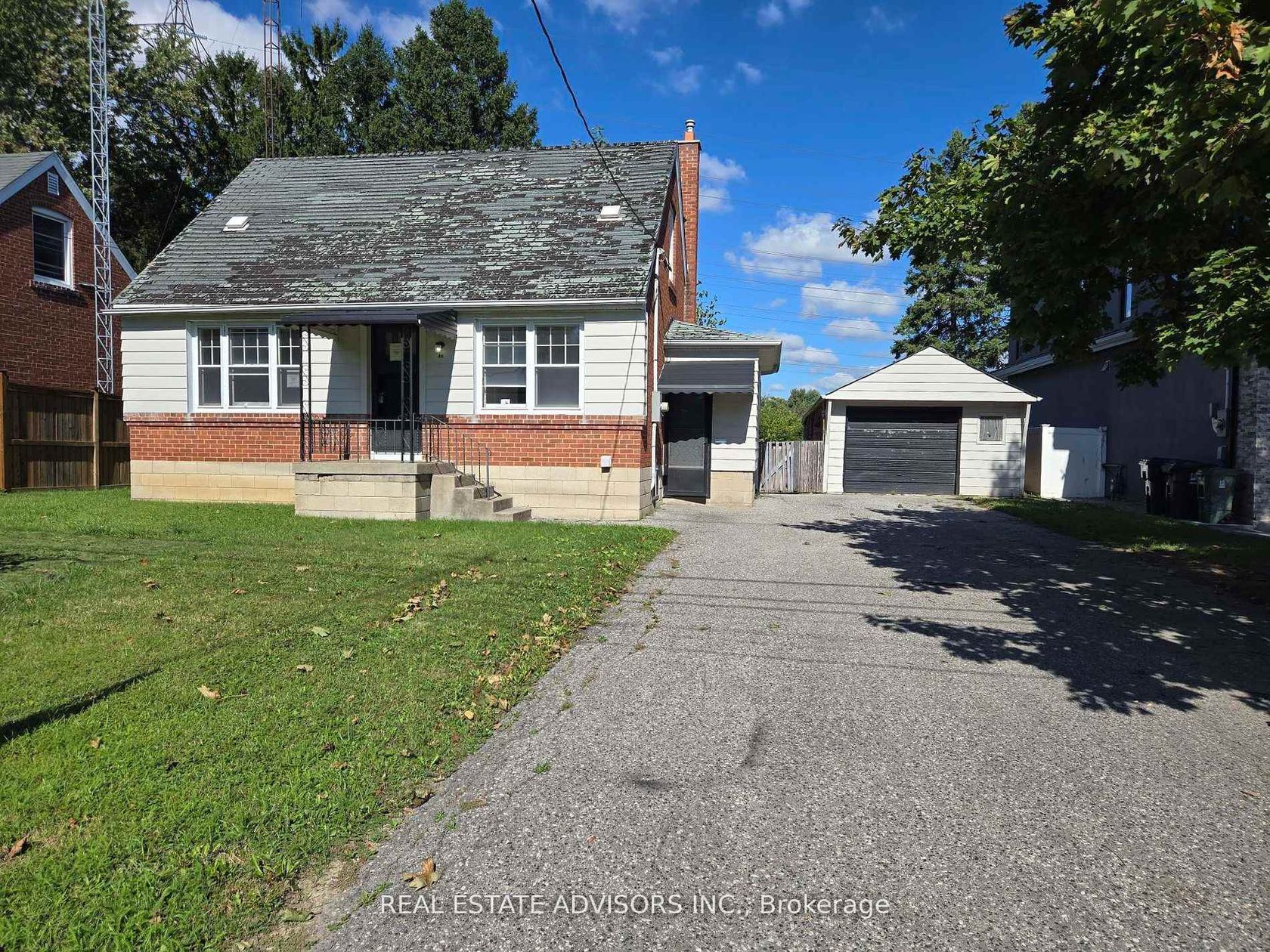 46 Devondale Avenue, Newtonbrook West, Toronto by Loree Meneguzzi Real Estate 46 Devondale Avenue, Newtonbrook West, Toronto