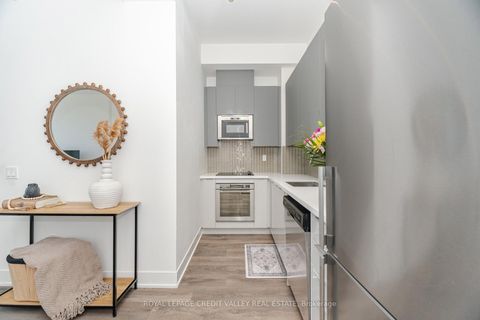 Photo 4 at 211 - 2908 Highway 7 Road, Concord, Vaughan