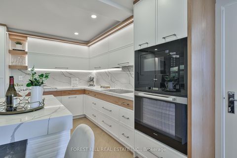 Photo 9 at 808 - 447 Walmer Road, Forest Hill South, Toronto