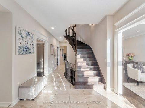 Photo 2 at 88 Ventura Way, Beverley Glen, Vaughan