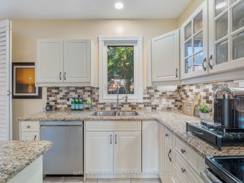 Photo 9 at 88 Ventura Way, Beverley Glen, Vaughan