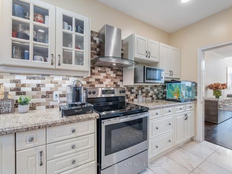 Photo 10 at 88 Ventura Way, Beverley Glen, Vaughan
