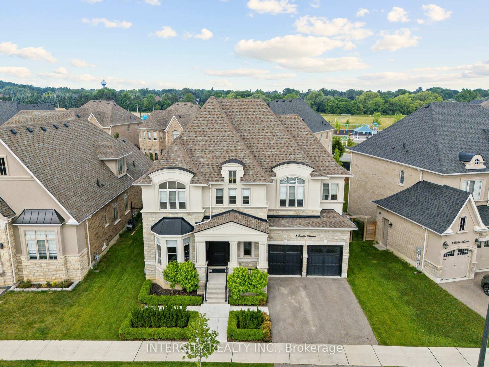 8 Larkin Avenue, Nobleton, King 