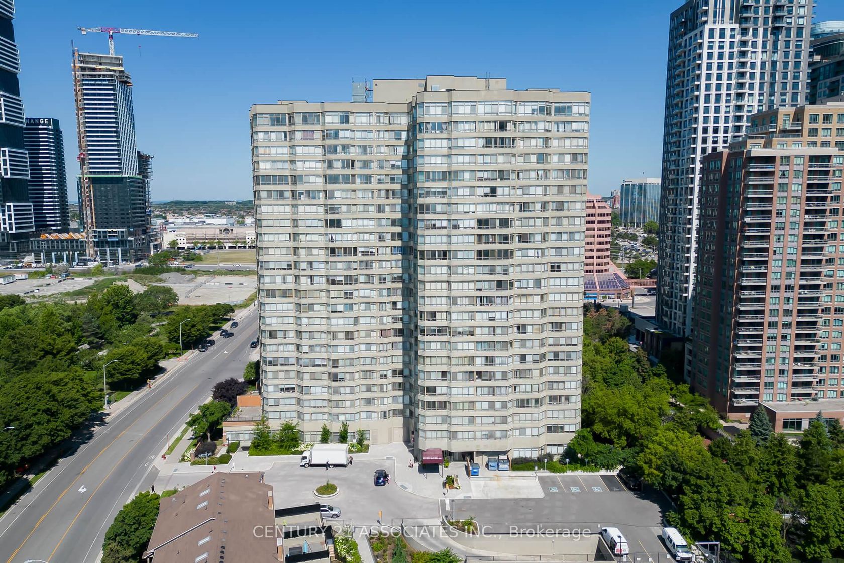 610 - 3605 Kariya Drive, City Centre, Mississauga by Loree Meneguzzi Real Estate 610 - 3605 Kariya Drive, City Centre, Mississauga