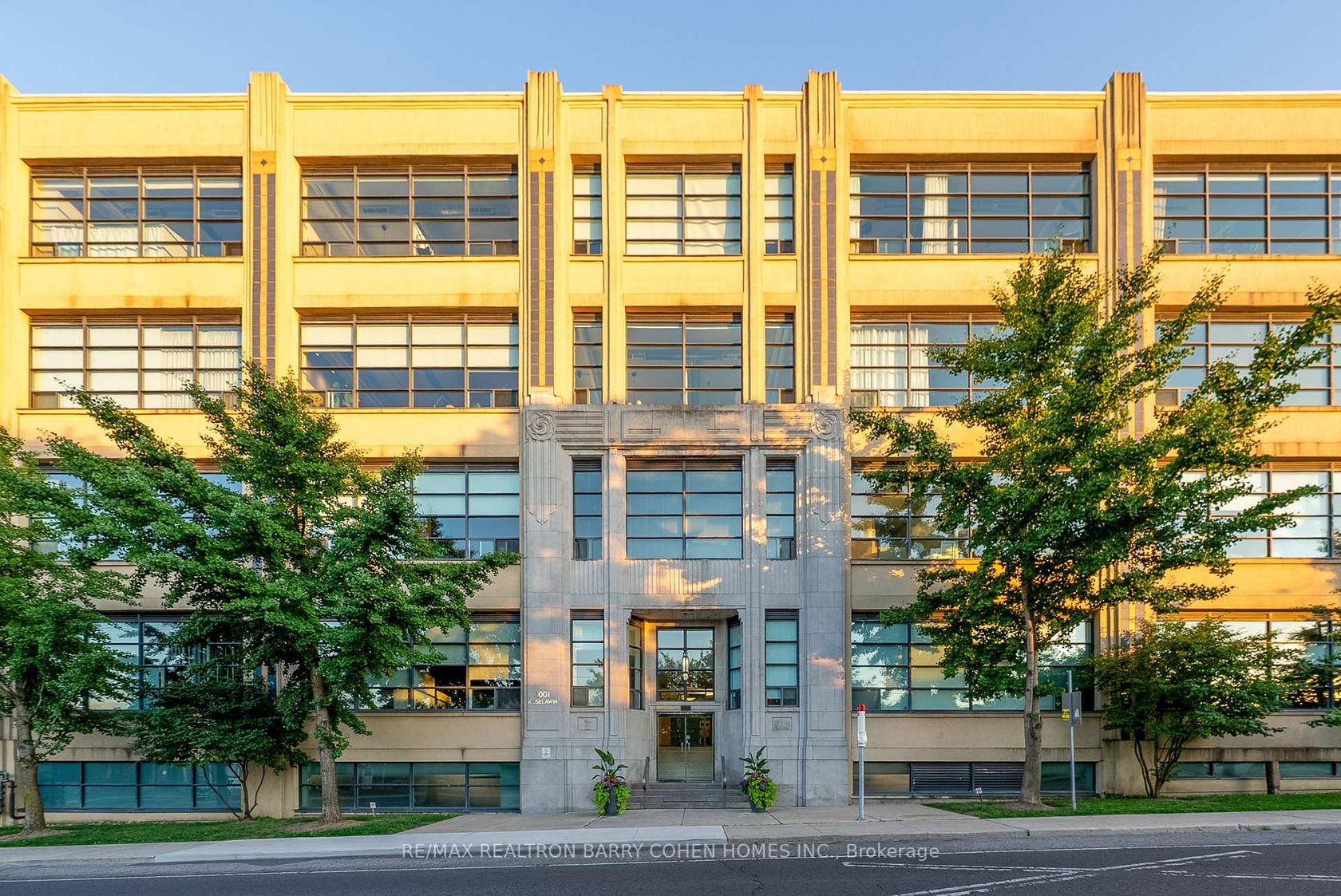 116 - 1001 Roselawn Avenue, Belgravia, Toronto by Loree Meneguzzi Real Estate 116 - 1001 Roselawn Avenue, Belgravia, Toronto