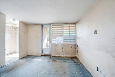 Photo 9 at 509 - 40 Homewood Avenue, South St. James Town, Toronto