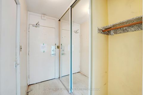 Photo 13 at 509 - 40 Homewood Avenue, South St. James Town, Toronto