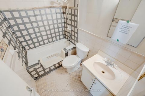 Photo 16 at 509 - 40 Homewood Avenue, South St. James Town, Toronto