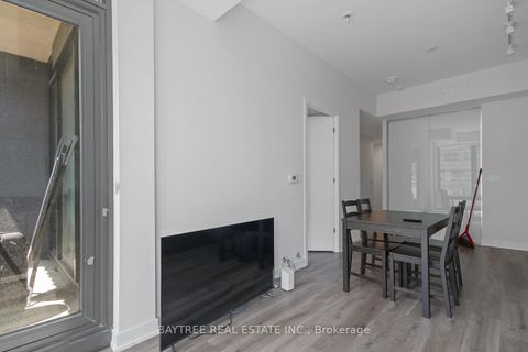 Photo 4 at 613 - 840 St Clair Avenue W, Oakwood Village, Toronto