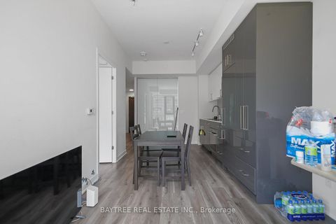 Photo 6 at 613 - 840 St Clair Avenue W, Oakwood Village, Toronto Photo 6 at 613 - 840 St Clair Avenue W, Oakwood Village, Toronto