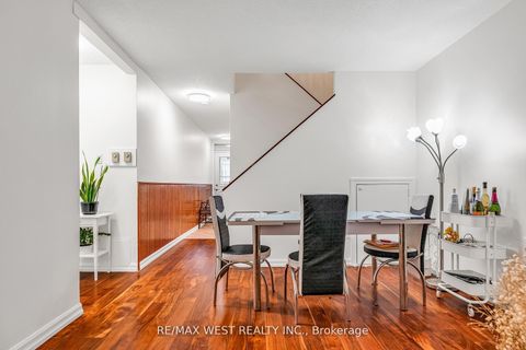 Photo 10 at 305 - 155 Leeward Glenway, Flemingdon Park, Toronto