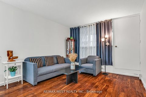 Photo 11 at 305 - 155 Leeward Glenway, Flemingdon Park, Toronto