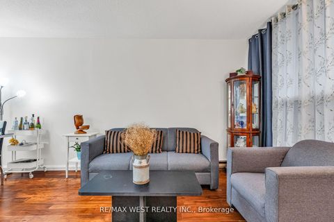 Photo 12 at 305 - 155 Leeward Glenway, Flemingdon Park, Toronto