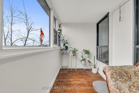 Photo 15 at 305 - 155 Leeward Glenway, Flemingdon Park, Toronto