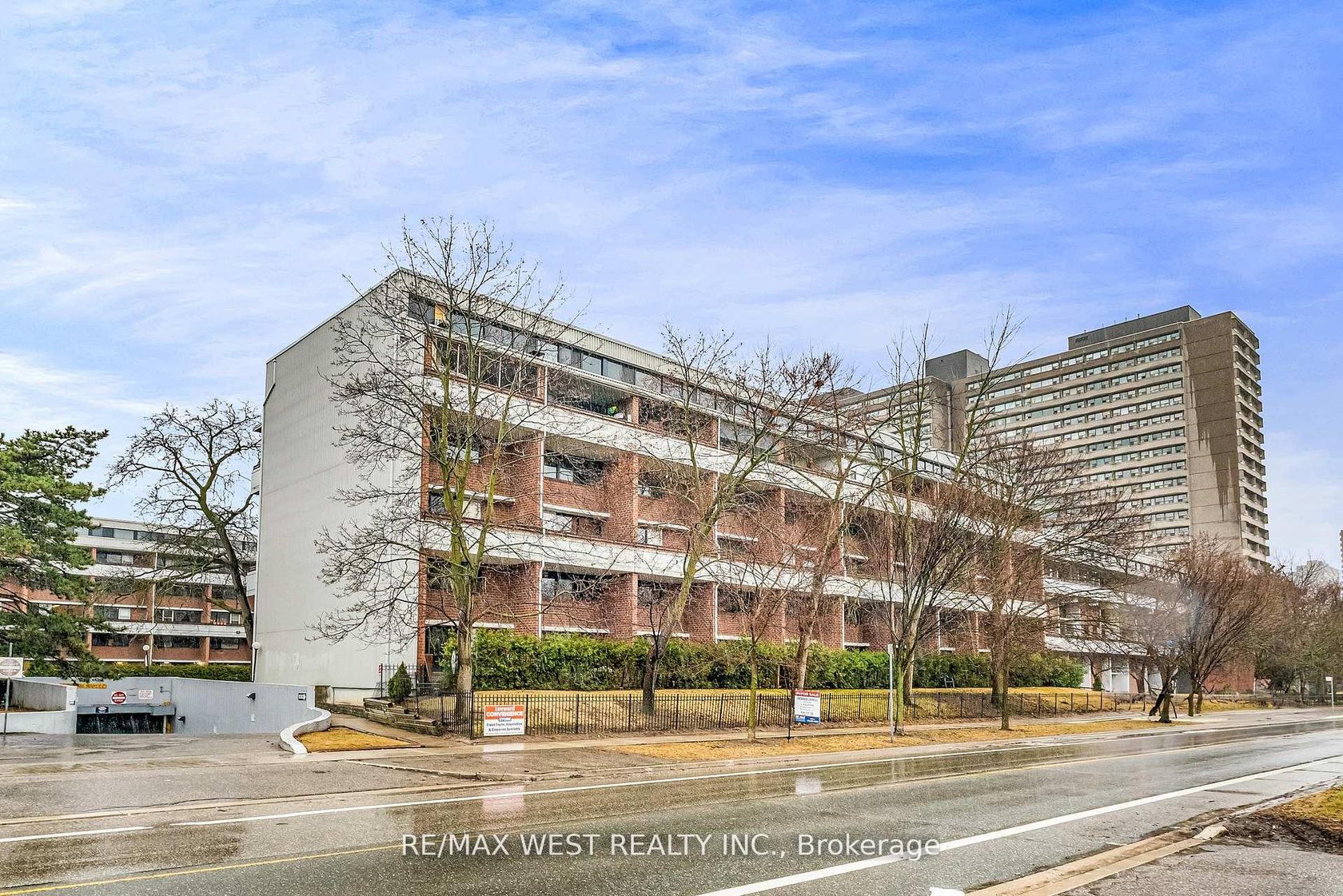 305 - 155 Leeward Glenway, Flemingdon Park, Toronto 