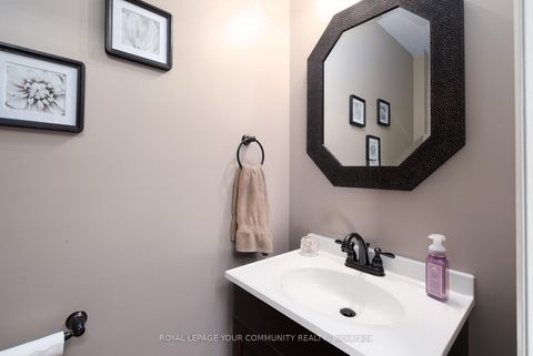 Photo 6 at 86 Corkwood Crescent, Maple, Vaughan