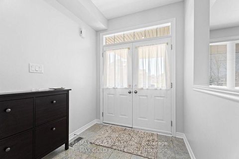 Photo 5 at 23 Glade Drive, Oak Ridges, Richmond Hill