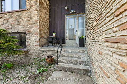 Photo 2 at 330 Homewood Avenue, Newtonbrook West, Toronto