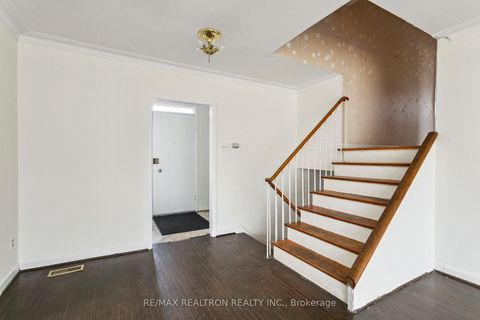 Photo 3 at 330 Homewood Avenue, Newtonbrook West, Toronto
