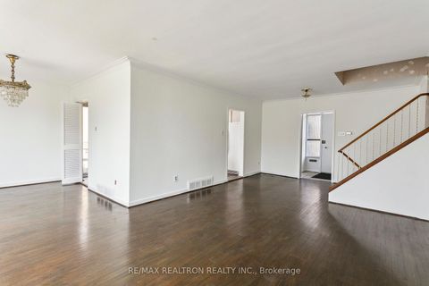 Photo 4 at 330 Homewood Avenue, Newtonbrook West, Toronto