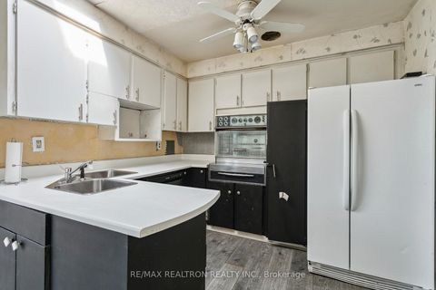 Photo 7 at 330 Homewood Avenue, Newtonbrook West, Toronto