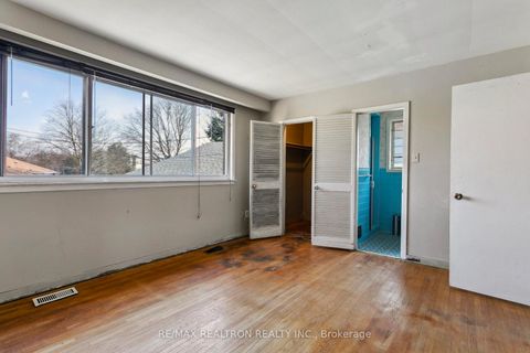 Photo 9 at 330 Homewood Avenue, Newtonbrook West, Toronto