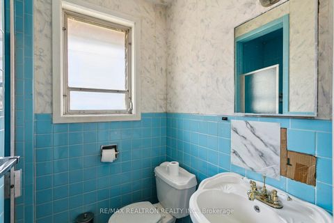 Photo 10 at 330 Homewood Avenue, Newtonbrook West, Toronto