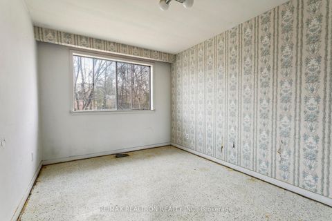 Photo 11 at 330 Homewood Avenue, Newtonbrook West, Toronto