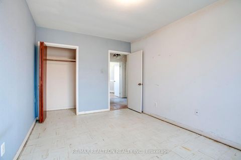 Photo 13 at 330 Homewood Avenue, Newtonbrook West, Toronto