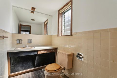 Photo 16 at 330 Homewood Avenue, Newtonbrook West, Toronto