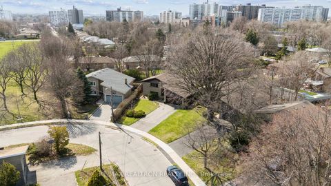 Photo 21 at 330 Homewood Avenue, Newtonbrook West, Toronto