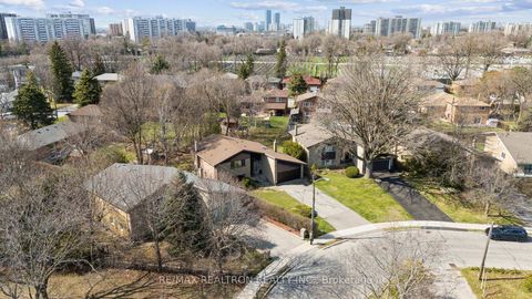 Photo 22 at 330 Homewood Avenue, Newtonbrook West, Toronto
