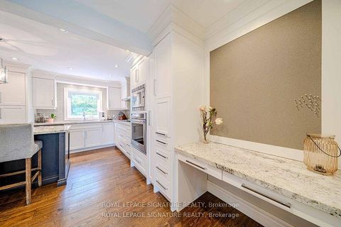 Photo 3 at 41 Mayo Drive, Rustic, Toronto