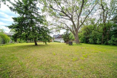 Photo 34 at 41 Mayo Drive, Rustic, Toronto
