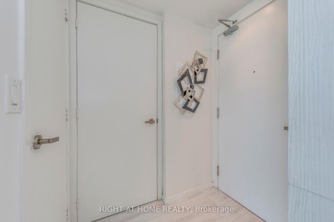 Photo 3 at 611 - 159 Dundas Street E, Yonge Corridor, Toronto Photo 3 at 611 - 159 Dundas Street E, Yonge Corridor, Toronto